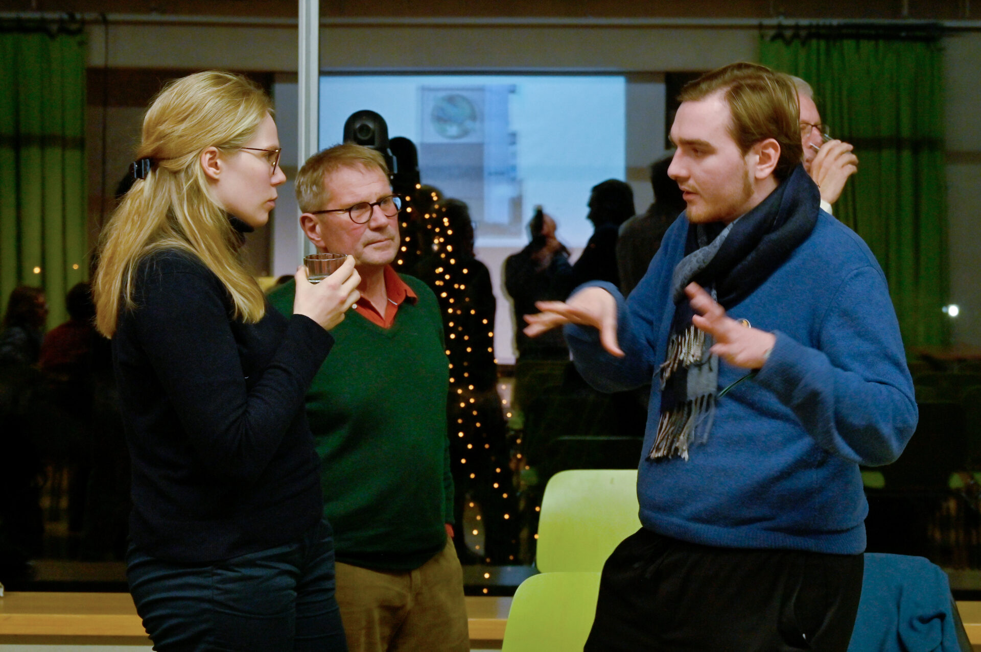 _DSC0673 Carl Emil Walther (rechts) diskutiert mit Anne Ilaria Weiss und Günter Schlusche über den Umgang mit den Schlaatzer Giebelbroschen, STADT FORUM POTSDAM 74_(c) Michael Lüder